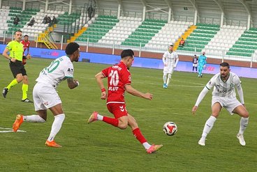 "24 Yıllık Özlem Bitti: Batman Petrolspor, Nefes Kesen Zaferle 1. Lig'e Yükseldi!"